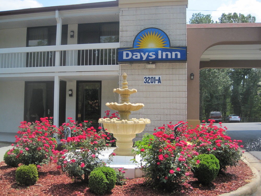 Days Inn By Wyndham Raleigh Midtown Esterno foto