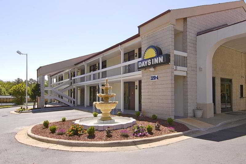 Days Inn By Wyndham Raleigh Midtown Esterno foto